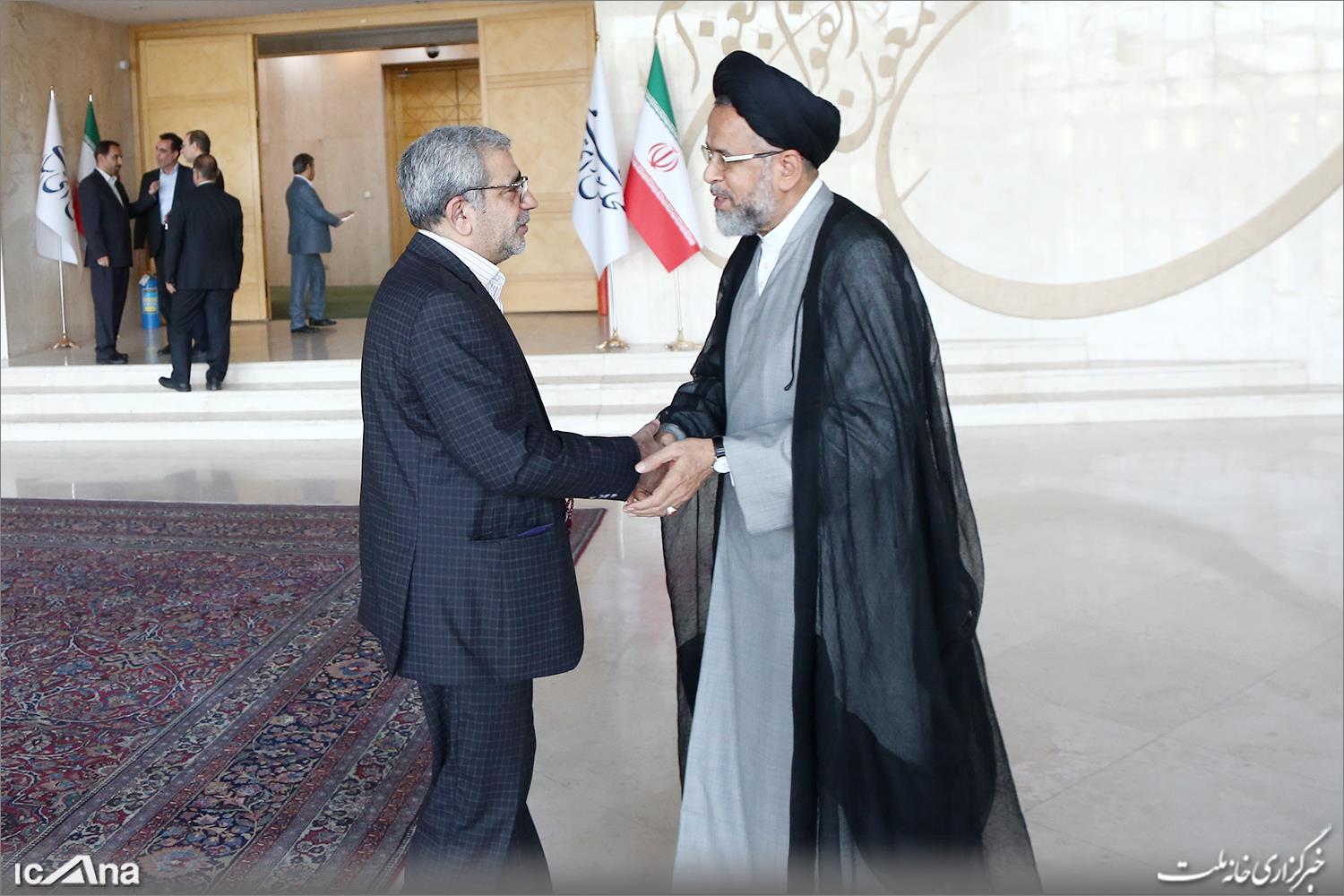 تصاویر ورود حسن روحانی و نمایندگان به مجلس شورای اسلامی