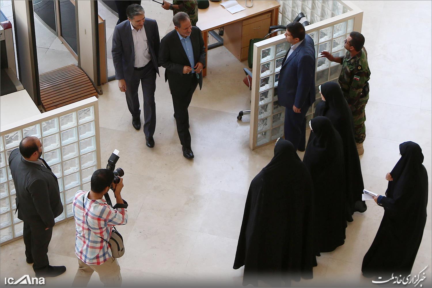 تصاویر ورود حسن روحانی و نمایندگان به مجلس شورای اسلامی