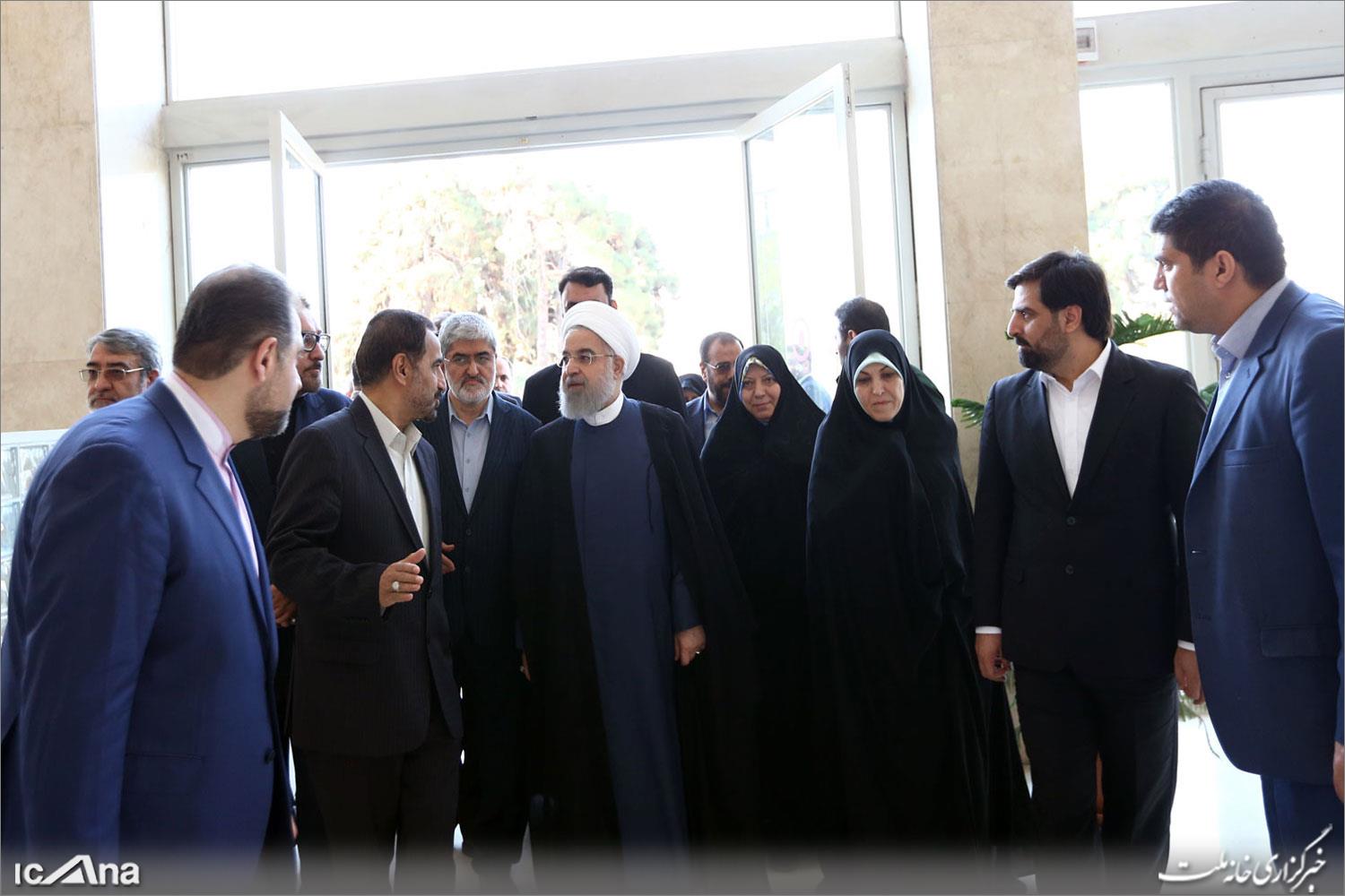 تصاویر ورود حسن روحانی و نمایندگان به مجلس شورای اسلامی