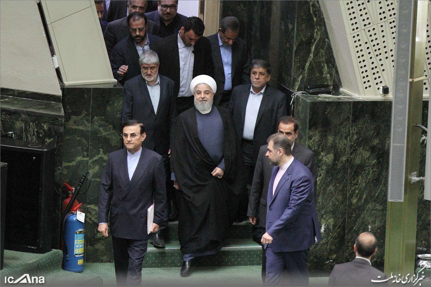 تصاویر ورود حسن روحانی و نمایندگان به مجلس شورای اسلامی