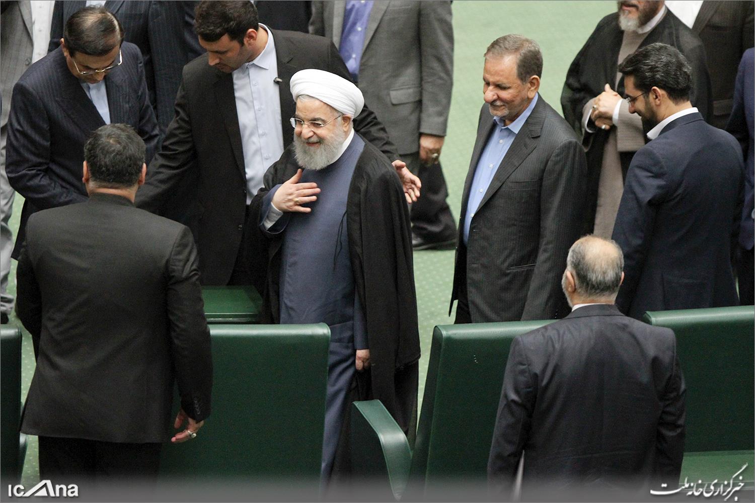 تصاویر ورود حسن روحانی و نمایندگان به مجلس شورای اسلامی