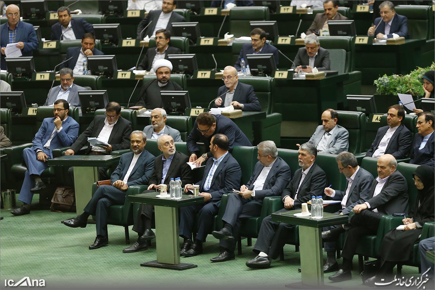 تصاویر ورود حسن روحانی و نمایندگان به مجلس شورای اسلامی