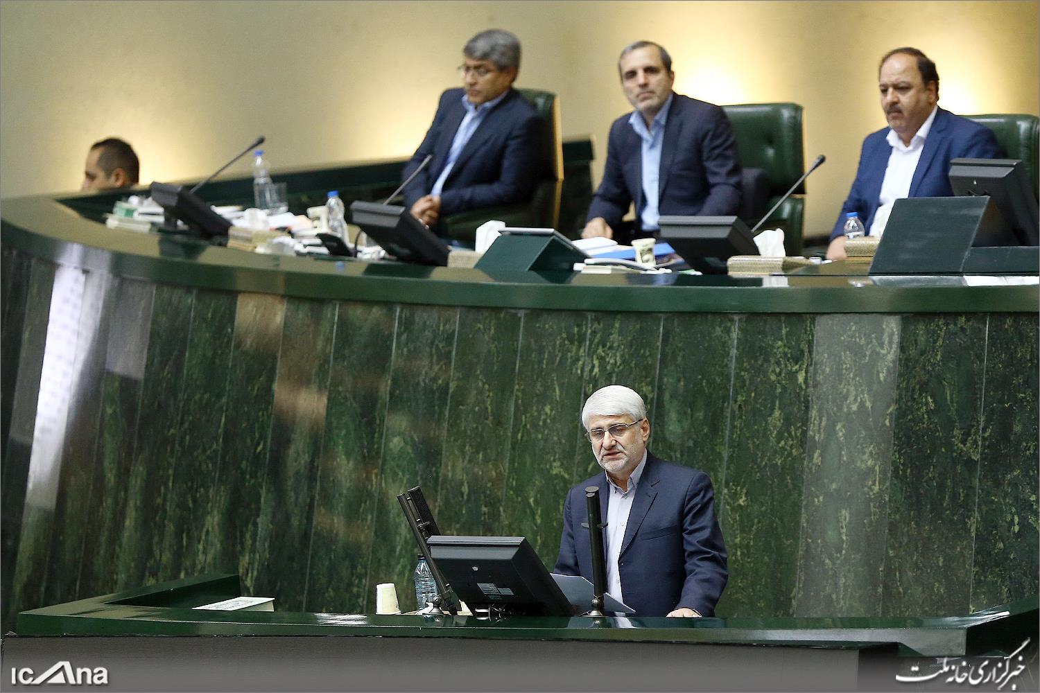 تصاویر ورود حسن روحانی و نمایندگان به مجلس شورای اسلامی