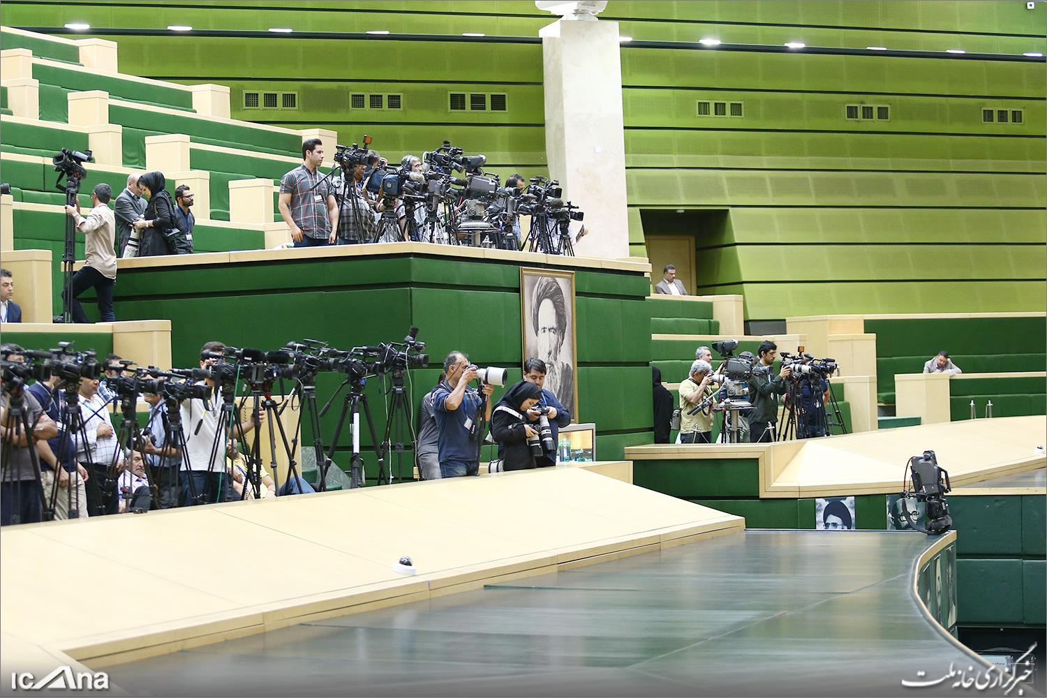 تصاویر ورود حسن روحانی و نمایندگان به مجلس شورای اسلامی