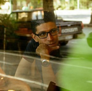 نگاهی به فیلم «شعله ور» / قصّه‌ی سقوط و تباهی یک مرد عقده‌ای