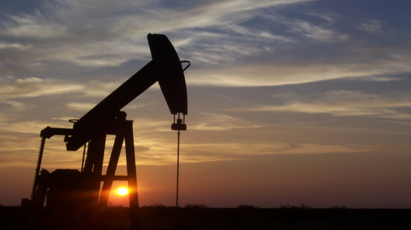 افزایش قیمت نفت در پی کاهش ذخایر سوخت آمریکا و در آستانه آغاز تحریم‌های ایران