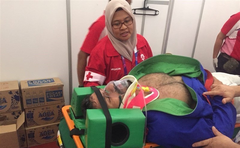 ملک محمدی برای اعتراض به داور، سرش را به دیوار کوبید!