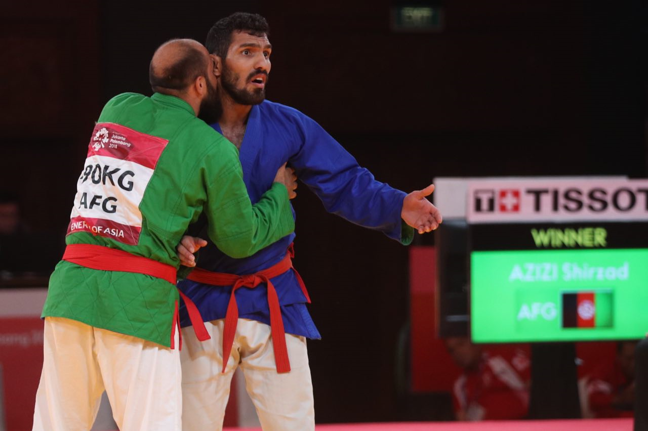 ملک محمدی برای اعتراض به داور، سرش را به دیوار کوبید!