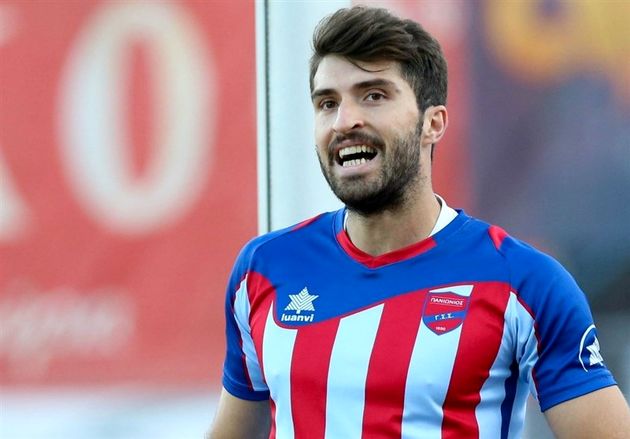 انصاریفرد بر سر دوراهی بشیکتاش، ناتینگهام فارست انصاریفرد بر سر دوراهی بشیکتاش، ناتینگهام فارست