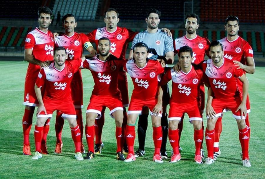 تیم فوتبال پدیده مشهد با کسب برد خارج از خانه مقابل ذوب‌آهن، صدرنشین ماند.