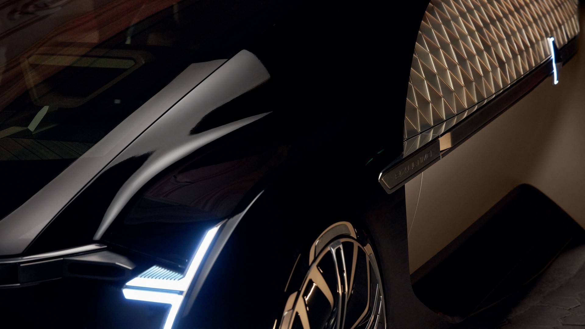 رونمایی از خودروی مفهومی جدید رنو در نمایشگاه خودروی پاریس ۲۰۱۸ +عکس