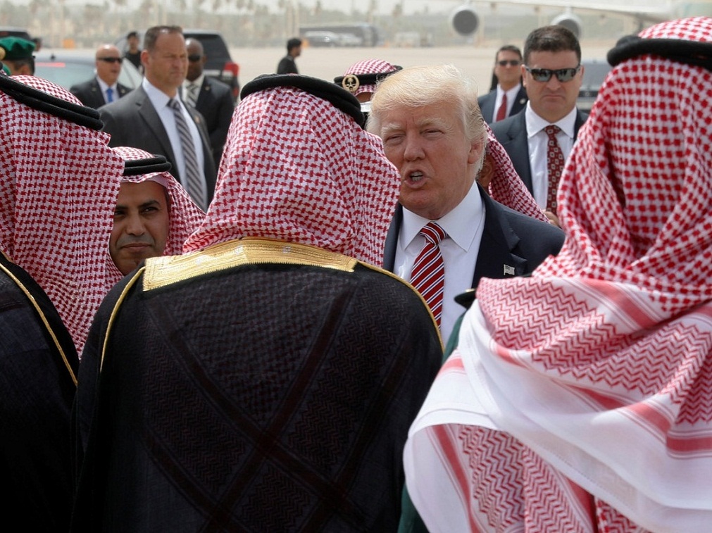 چرا دولت‌های عربی در قبال اظهارات تحقیرآمیز ترامپ مانند دوشیدن آن‌ها سکوت می‌کنند؟ / ماجرا صرفا به یک کشور مرتبط است: ایران