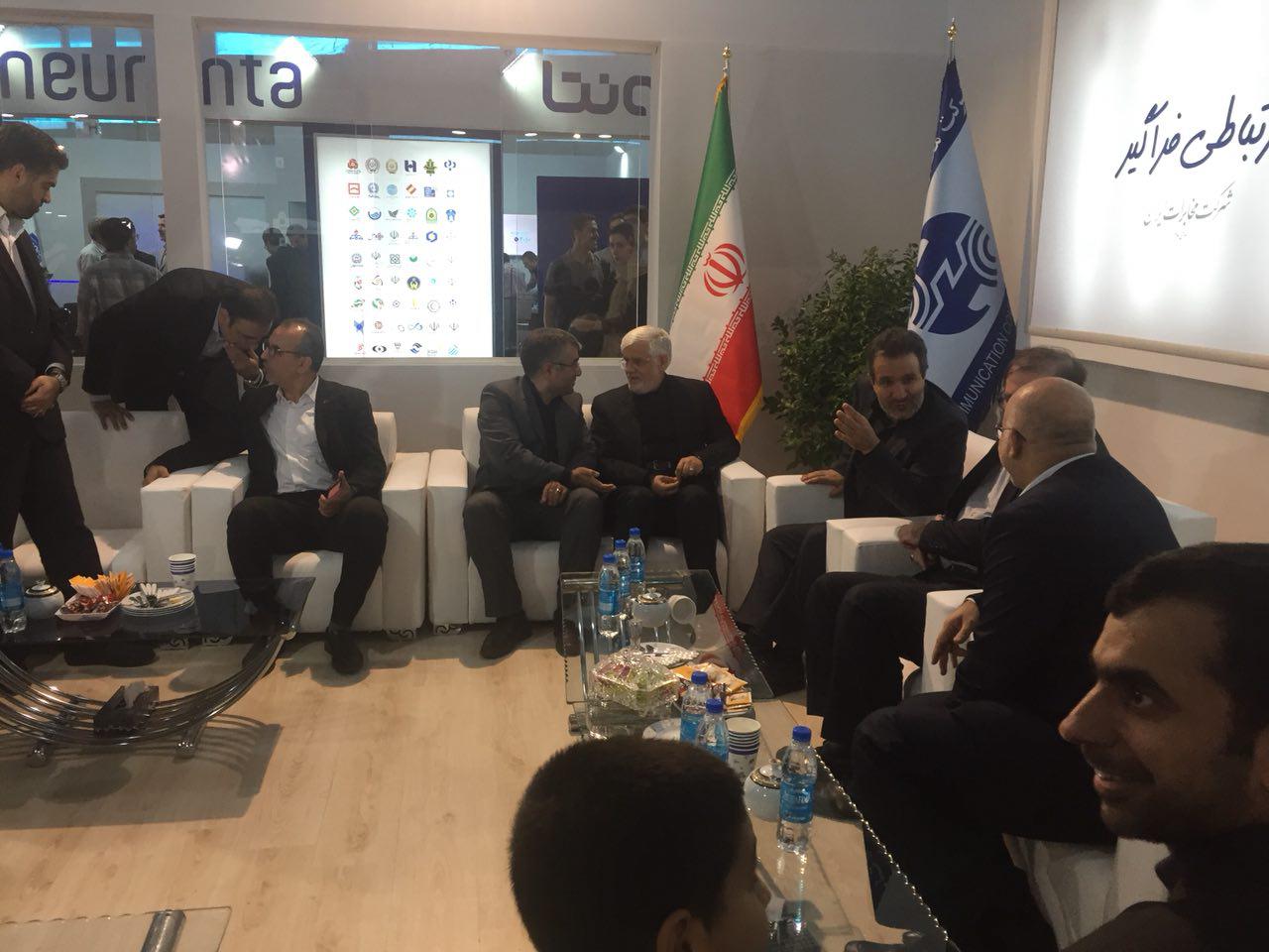 بازدید دکتر عارف از غرفه شرکت مخابرات ایران در نمایشگاه تلکام بازدید دکتر عارف از غرفه شرکت مخابرات ایران در نمایشگاه تلکام