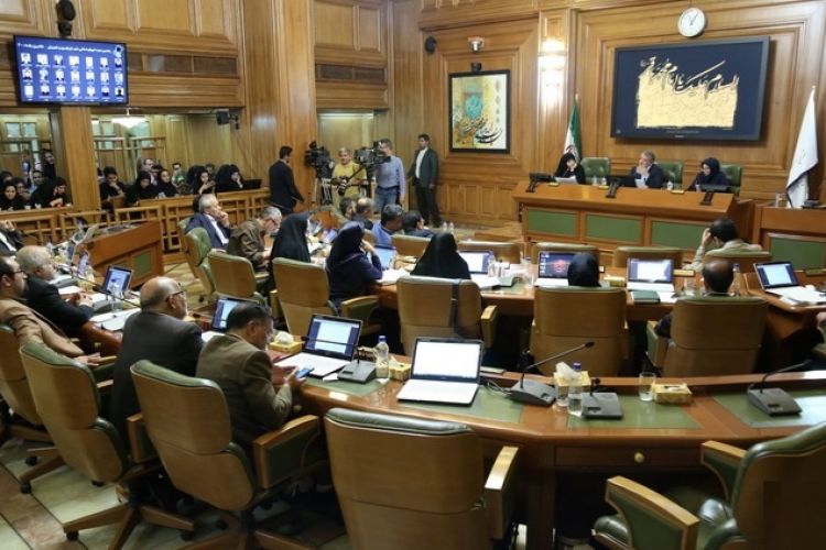 حساسیت میکروفون به کلمه عاقل و بالغ در شورا/ حضور ۲۰۰ مشاور بهشت نشین