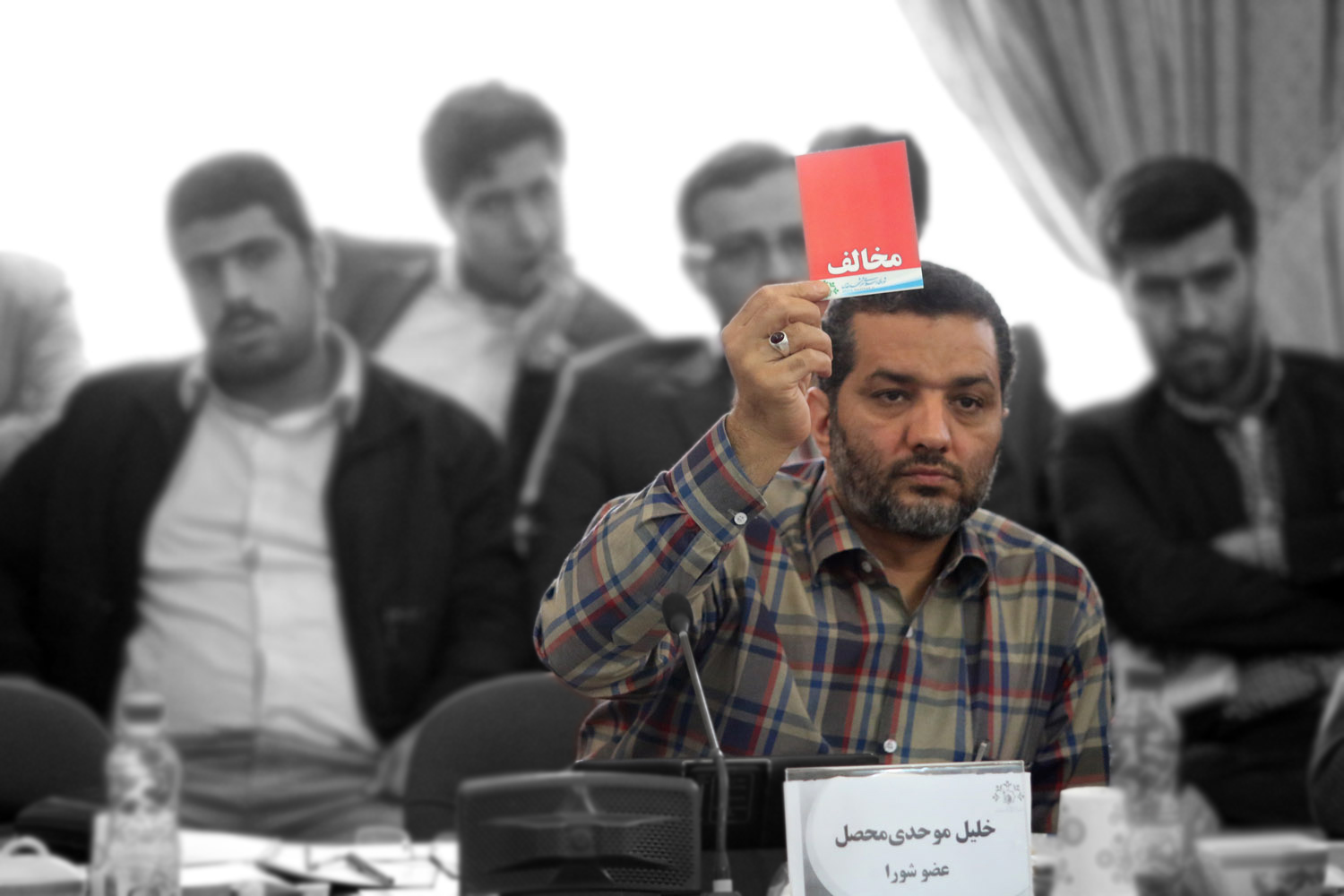 منتقد مجلس دهم، نامزد مجلس یازدهم! / چهره پشت پرده پیامک‌های مشهد، به صندلی‌های سبز پارلمان فکر می‌کند؟