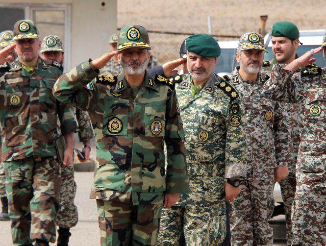 فرمانده کل ارتش از منطقه پدافند هوایی غرب کشور بازدید کرد فرمانده کل ارتش از منطقه پدافند هوایی غرب کشور بازدید کرد