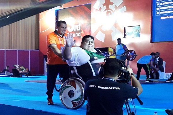 سیامند رکورد شکست و طلا گرفت/ مدال نقره بر گردن پورمیرزایی