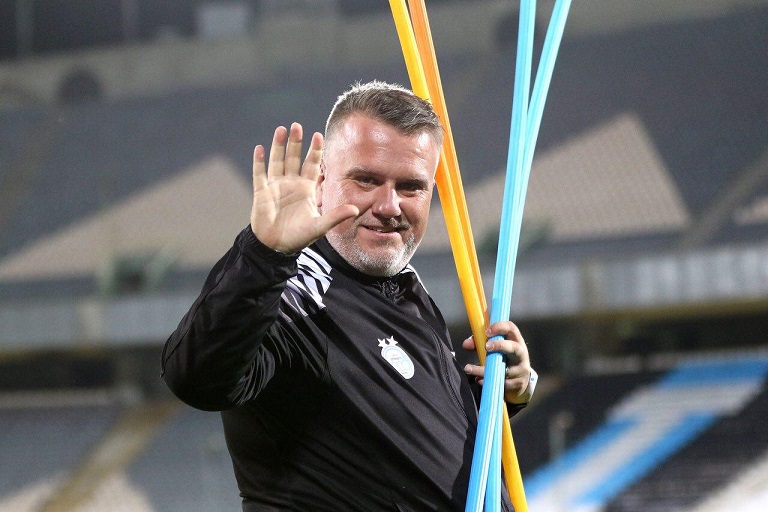 استقلال از مربی سابقش شکایت کرد استقلال از مربی سابقش شکایت کرد