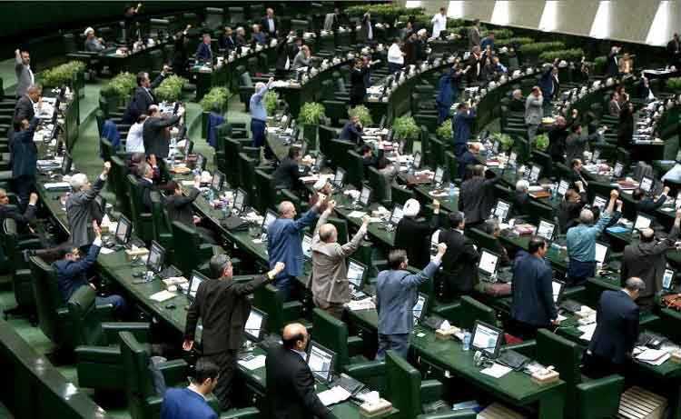 چگونه هجوم پیامک‌ها رای حامیان دولت را تغییر داد؟ / ۸ اصلاح‌طلب مجلس، همسو با علم الهدی!