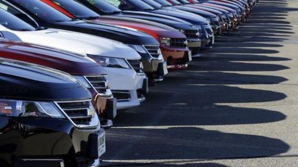 رقابت پنهان برای قیمت‌گذاری خودرو