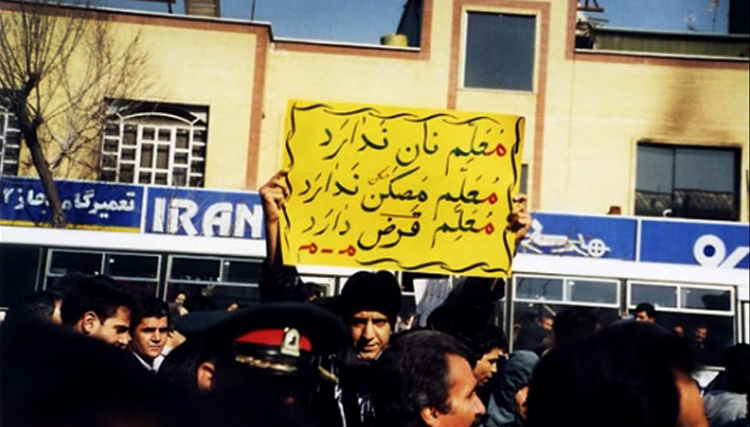 اعتصاب از کف جاده‌ها به کلاس‌های درس رسید/ صدای فرهنگیان خسته از تبعیض شنیده می‌شود؟!