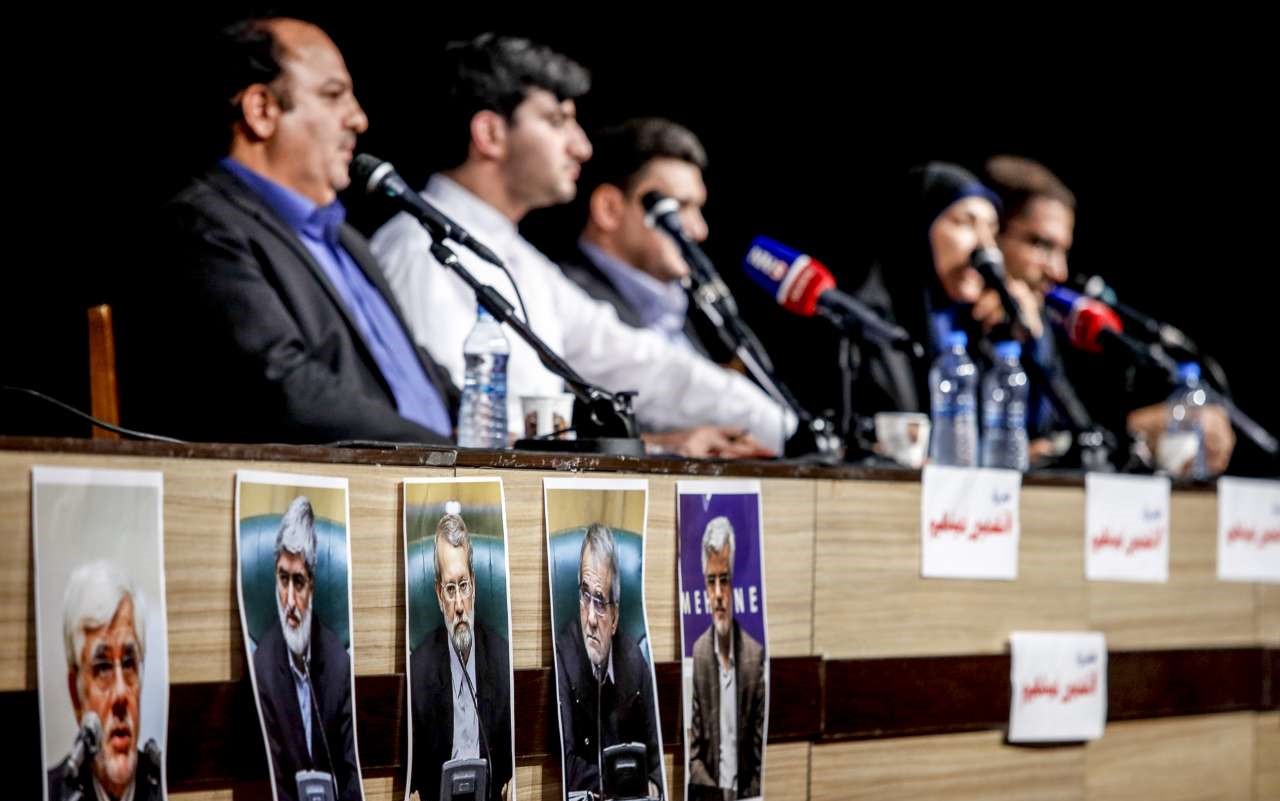 صندلی خالی در همایش جدید دلواپسان با عنوان تضمین نمی&zwnj;دهیم/ اسم و عکس لاریجانی در میان چهره های اصلاح طلب