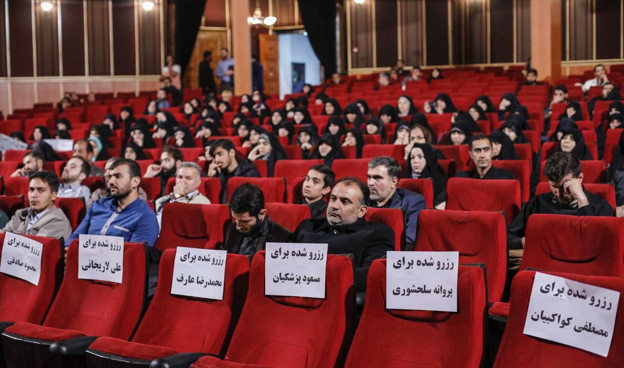 صندلی خالی در همایش جدید دلواپسان با عنوان تضمین نمی&zwnj;دهیم/ اسم و عکس لاریجانی در میان چهره های اصلاح طلب