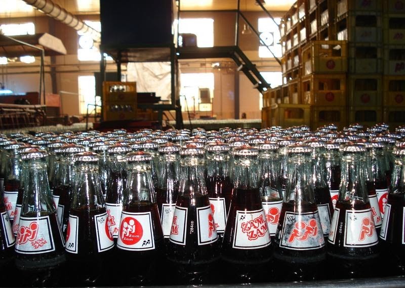 کارگران زمزم به جای حقوق نوشابه می‌گیرند!