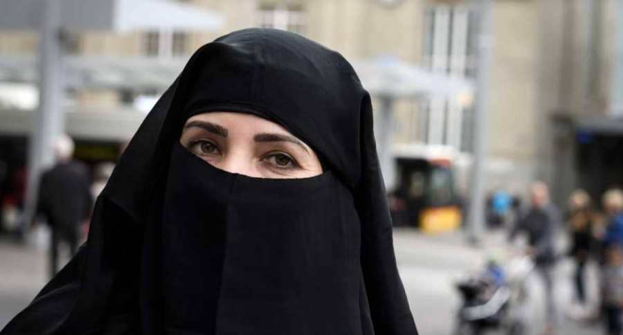 الجزایر استفاده زنان از روبند در ادارات دولتی را ممنوع کرد