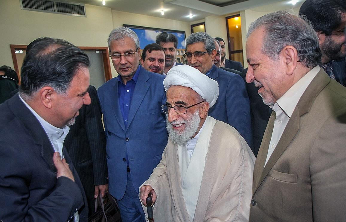 کدخدایی: آخوندی به راه بیراهه نرود | آخوندی:کین ره که تو می‌روی به ترکستان است