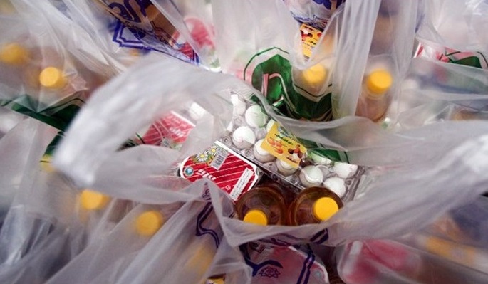 ارائه بسته حمایتی دولت و افزایش حقوق کارمندان همزمان انجام می‌شود/ درباره چگونگی پرداخت بسته حمایتی اختلاف نظر وجود دارد