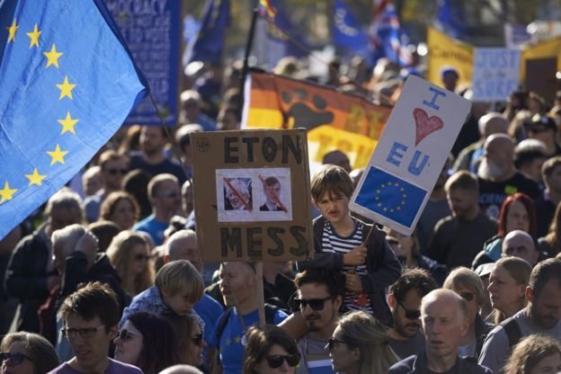 راهپیمایی ده‌ها هزار تن از مخالفان بریگزیت در لندن