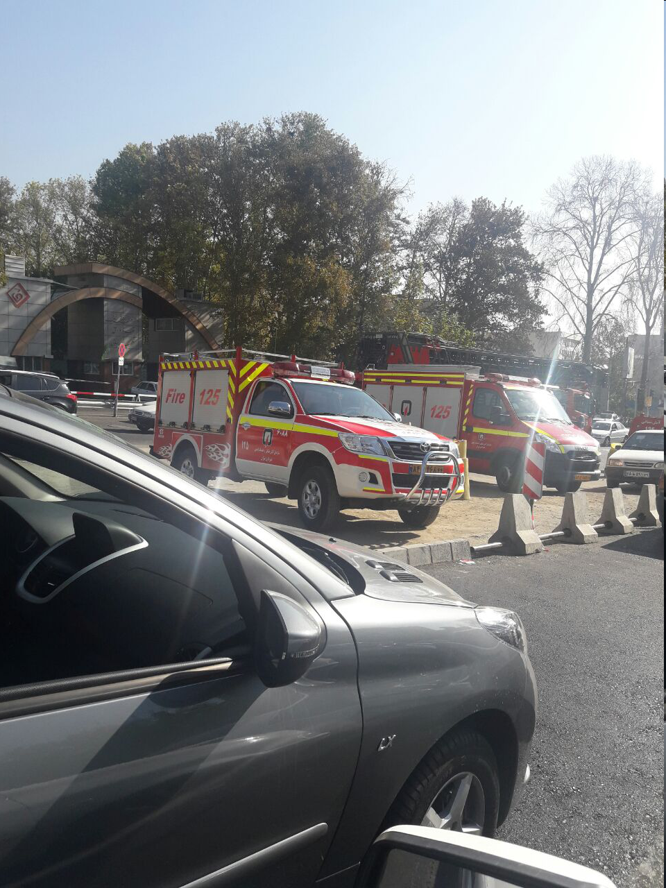 حلق آویز شدن مردی ۵۰ ساله در تقاطع نیایش-پارک ملت +عکس