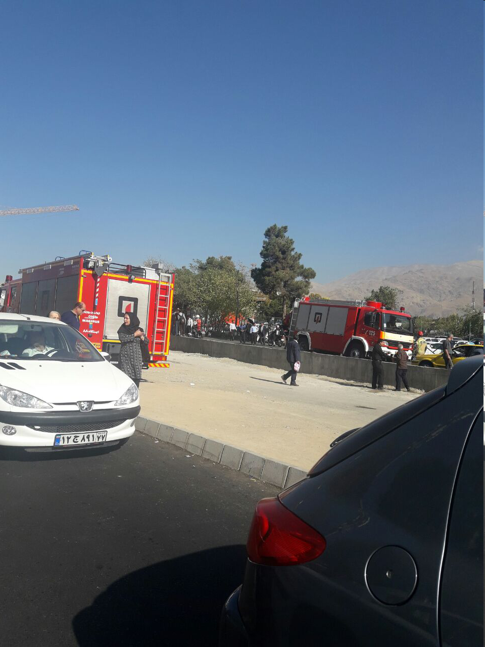 حلق آویز شدن مردی ۵۰ ساله در تقاطع نیایش-پارک ملت +عکس