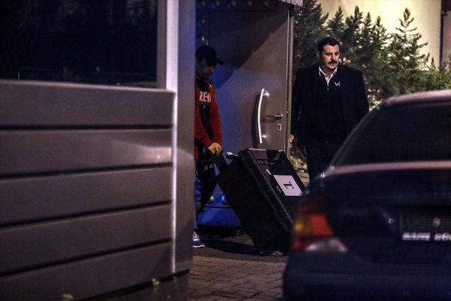 ورود سه صندوق بزرگ سیاه به کنسولگری عربستان +تصاویر ورود سه صندوق بزرگ سیاه به کنسولگری عربستان +تصاویر