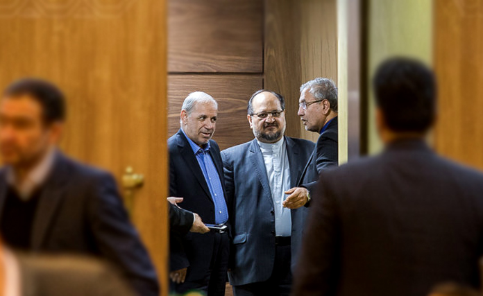 شریعتمداری، گزینه جدید وزارت نحس!