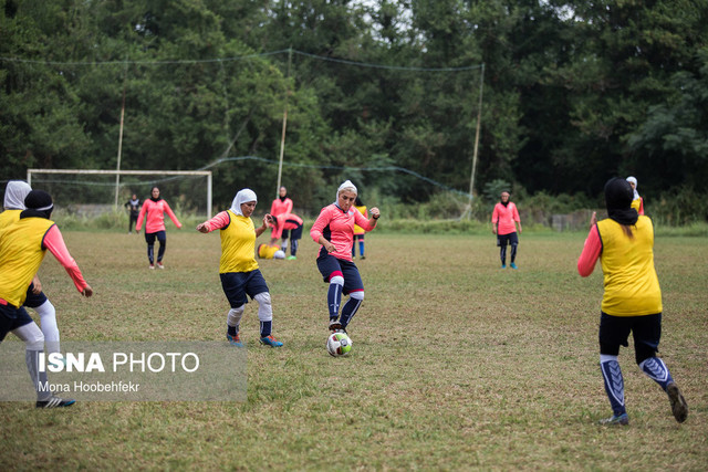 دختر بودیم، اما می‌خواستیم فوتبال بازی کنیم/ آدم فضایی نبودیم