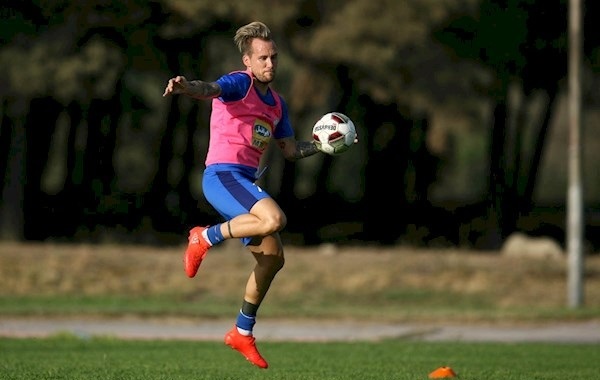 کی میخواهی بازی کنی آقای نیومایر؟! کی میخواهی بازی کنی آقای نیومایر؟!