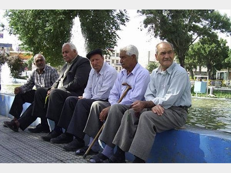 معلمان بازنشسته در جستجوی عدالت/ بعد از سی سال پای تخته ایستادن، پلاکارد دست میگیریم و به خیابان میآییم معلمان بازنشسته در جستجوی عدالت/ بعد از سی سال پای تخته ایستادن، پلاکارد دست میگیریم و به خیابان میآییم