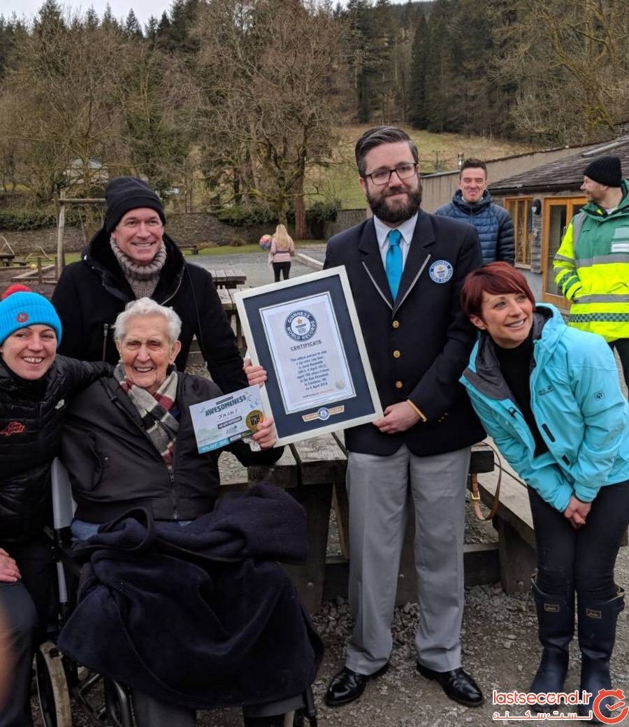 مردی ۱۰۶ ساله رکورد زیپ لاین سواری را شکست +عکس