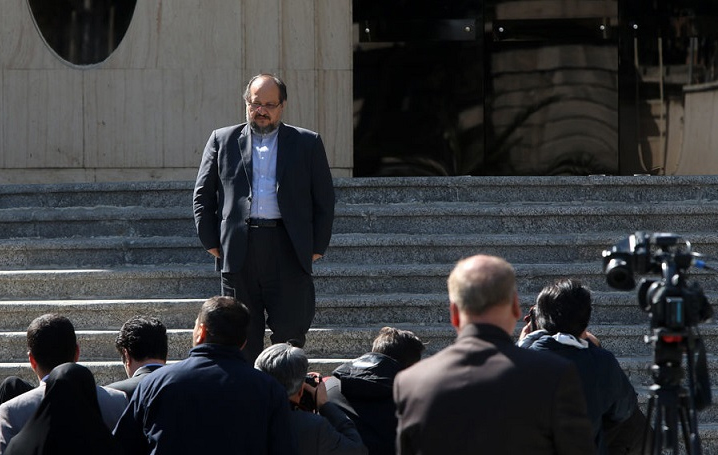 شریعتمداری در دوراهی دولت و مجلس!/ ۴ سناریو پیش پای وزیر صنعت و معدن شریعتمداری در دوراهی دولت و مجلس!/ ۴ سناریو پیش پای وزیر صنعت و معدن