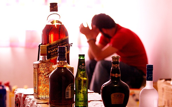 ۴.۹ درصد افراد بالغ در ایران سابقه مصرف الکل دارند