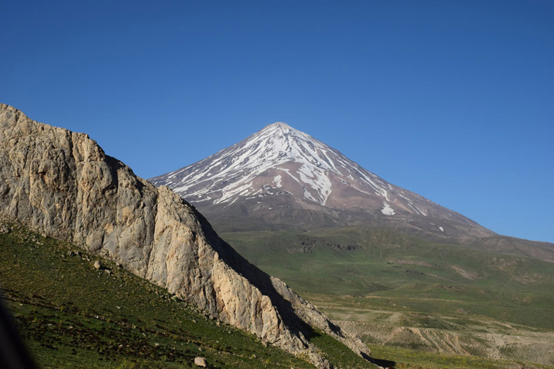 کوهنوردان دارای مجوز اقبال صعود به دماوند را می یابند