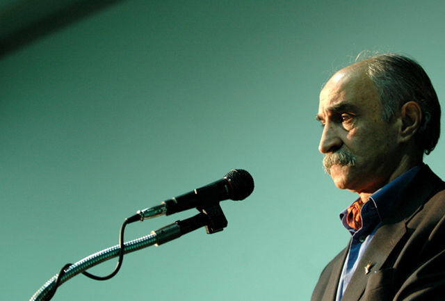 دریاچه نمک پرواز‌های فرودگاه امام (ره) را مختل خواهد کرد/ شرایط دریاچه قم بدتر از ارومیه می‌شود