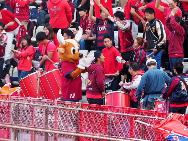 حضور بازیکنان پرسپولیس در درون زمین کاشیما ساکر +عکس