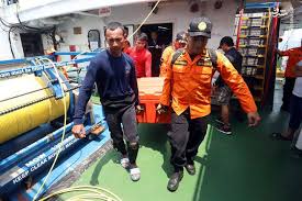 استخراج اطلاعات از جعبه سیاه هواپیمای سقوط‌کرده اندونزی