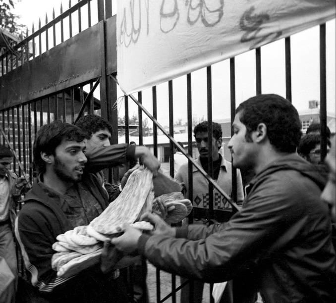 ۱۰ تفاوت اشغال سفارت آمریکا با اشغال سفارتخانه‌های انگلستان و عربستان