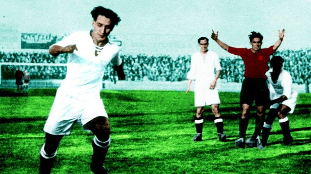 فوتبالیستی که پزشک بود و نمایشنامه می‌نوشت