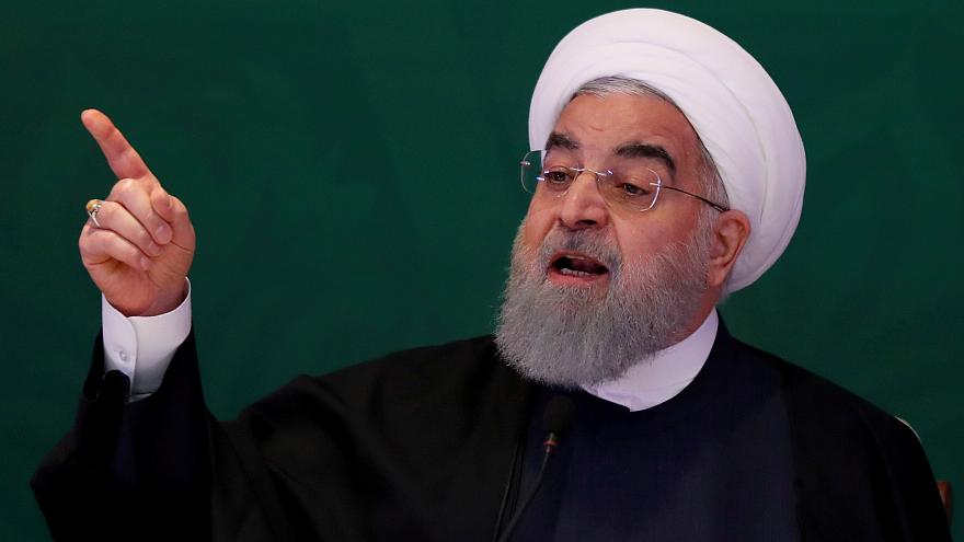 روحانی: برخی بانک‌ها هر روز گرفتاری درست می کنند