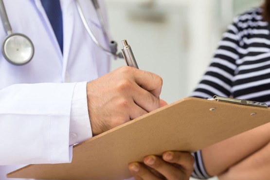 تحقیق و تفحص از پزشکان نجومی بگیر کلید خورد